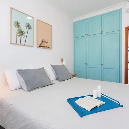White&blue House شقة أَغايتي