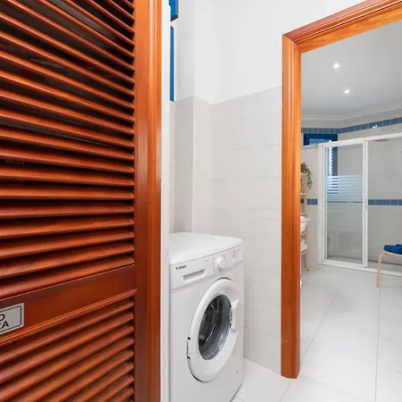 White&blue House أَغايتي