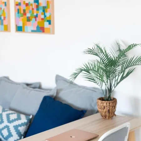 White&blue House أَغايتي